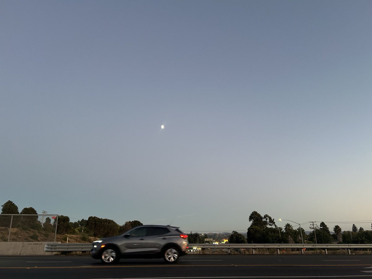 jocelinehyfr's tweet photo. 🌕 https://t.co/dhwZnk5AuR