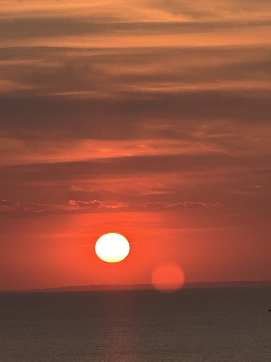 julesserkin's tweet photo. Last eves glorious goodnight https://t.co/xX16dSmPyb