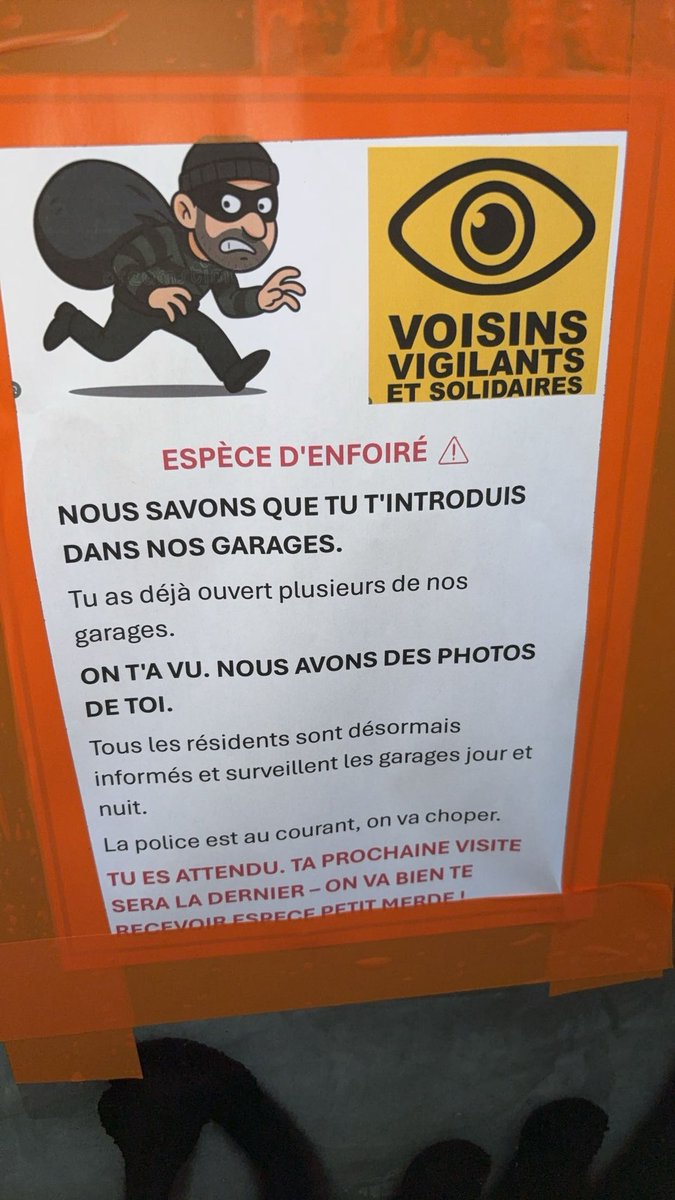 Alilastreet's tweet photo. hier g pris ca en photo prcq ct marrant, enft c un siphonneur il a vole tt le reservoir à mon mec et à TOUT LE MONDE dans mon quartier ?? ?? ???? https://t.co/HFCSGYTKQv