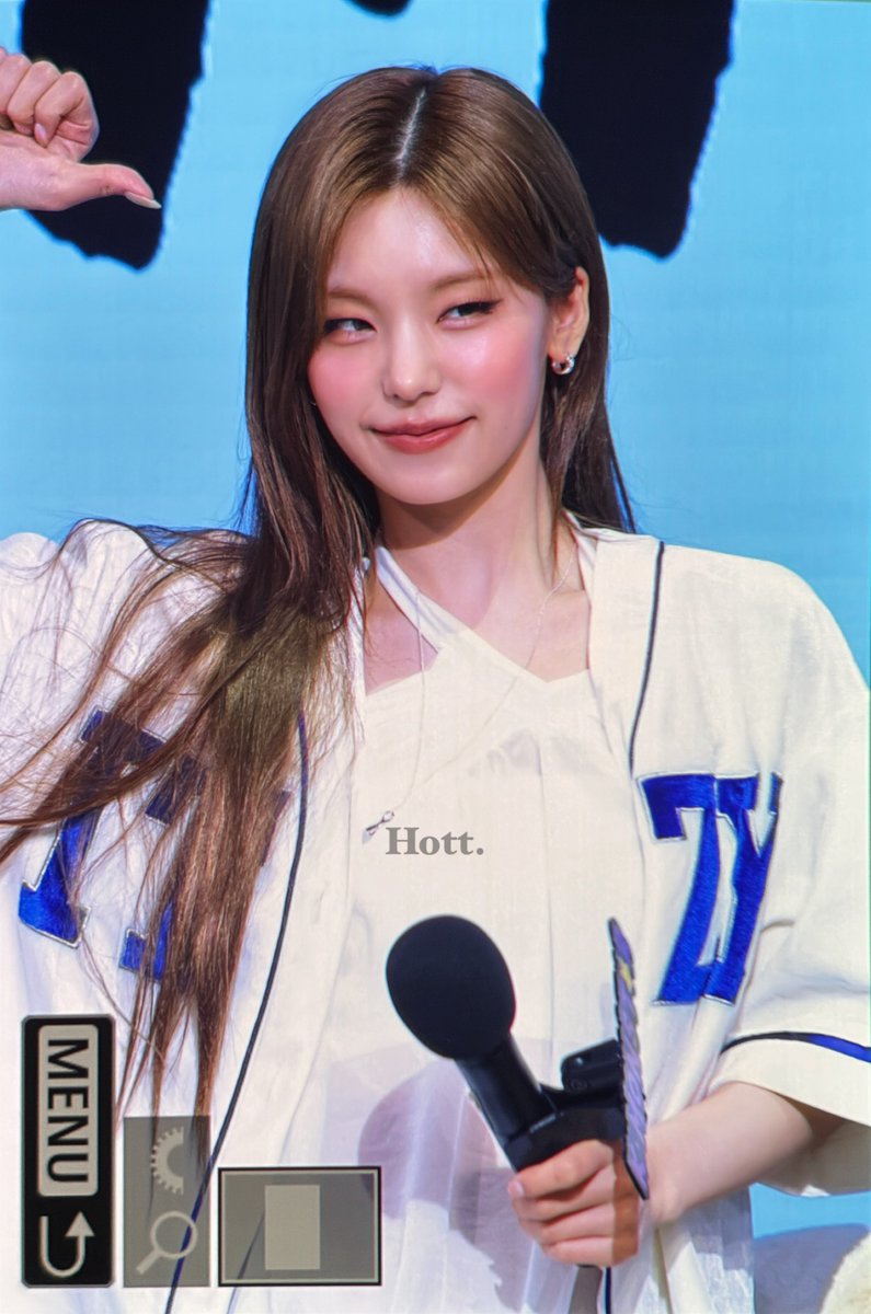 hott_yeji's tweet photo. 260725

이뽀이뽀이뽀이뽀이뽀🖤🖤🖤🖤🖤

#ITZY #있지 #예지 #YEJI #옞덩봤덩 https://t.co/QTXlcnp8wY