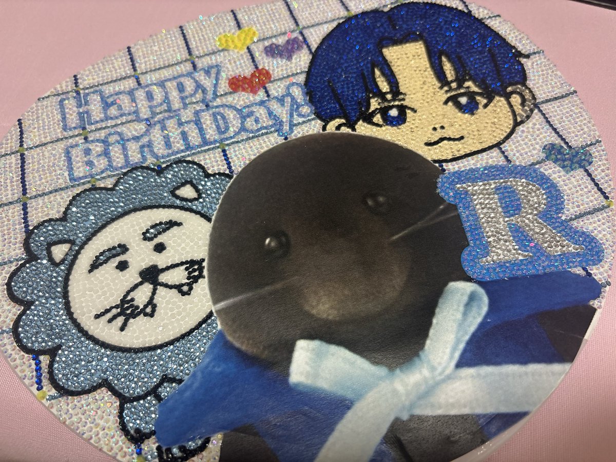 fmy_kawaii's tweet photo. そして今の北海道鬼寒いのにうちわあおぎ出したかと思ったらもぐらのお父さんのうちわで横転 https://t.co/Bw6FGs0Jm0