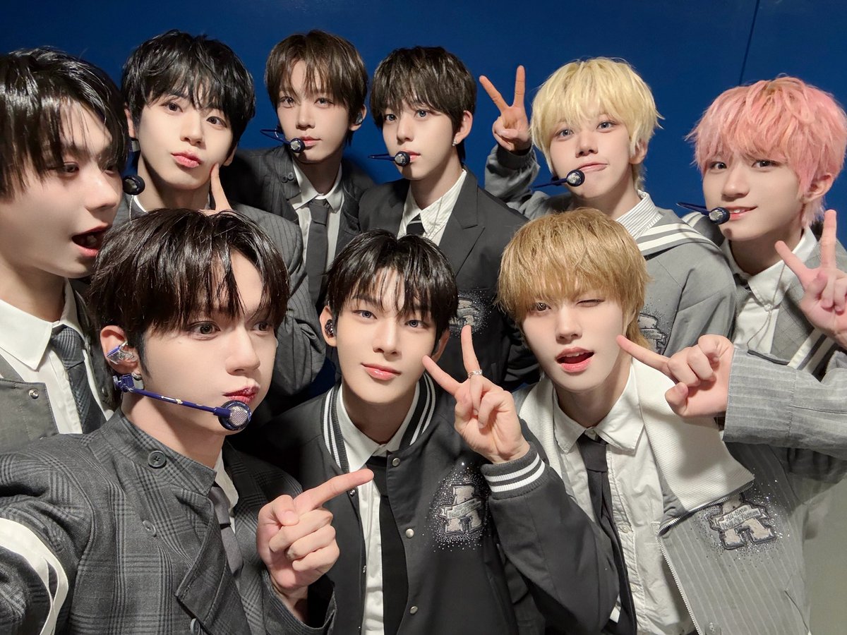 AHOF_official's tweet photo. [📸] 260725 2026 AHOF 1ST TOUR: THE FIRST SPARK IN MANILA DAY 1 완료✨

공연장을 가득 채운 포하들의 목소리에 설렘이 폭발했던 시간🎇 아홉을 환하게 밝혀줘서 고마워요💙

#AHOF #아홉
#THE_FIRST_SPARK
#THE_FIRST_SPARK_IN_MANILA https://t.co/m1QpAyhGBy