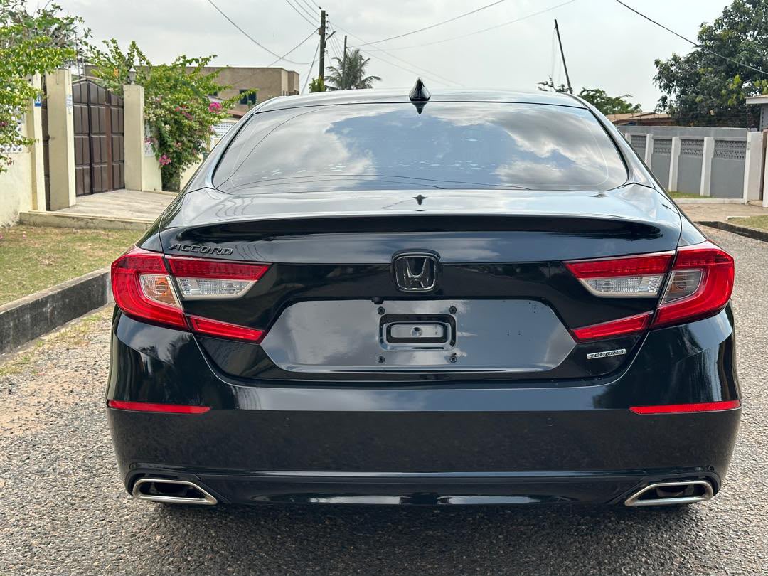 Kwesi_Agyei_'s tweet photo. 2018 Honda Accord touring
Full option 
300k cedis 
Cleared recently 
Ready to meet buyer https://t.co/oR72mtat8h