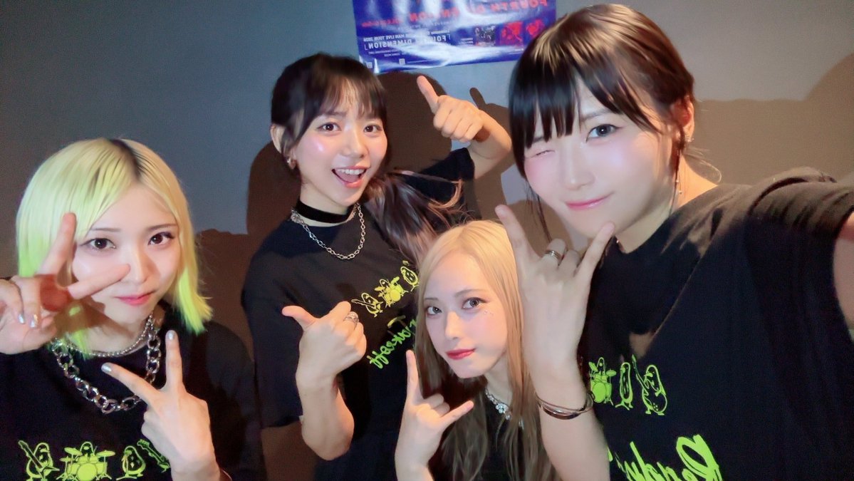 hiroseyuuki's tweet photo. 新体制初LIVE
Ready for Takeoff

ありがとうー❤️‍🔥
ベースの広瀬です！

どきどきだったけど楽しかった！

暑い中いっしょに熱くなってくれてありがとう✊

4人とみんなで強くなって大成功するぞ✊

アルバムもツアーもよろしくね💙
#Lonesome_Blue
#ロンブルフルアルバム発売 https://t.co/5SQha1mzXV