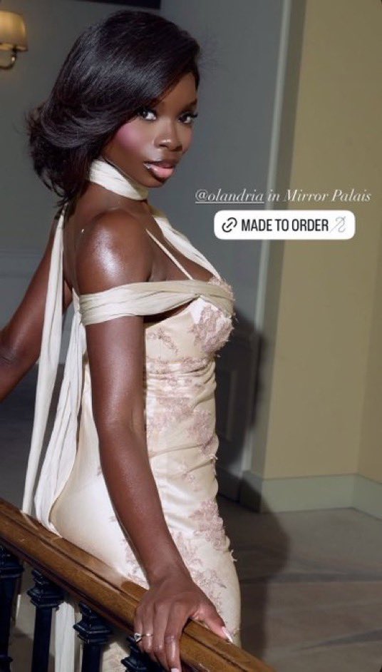 CarthenCrave's tweet photo. Olandria’s custom-made Mirroir Palais dress has sold out only after 3 hours! https://t.co/ZWWbCKJfEt