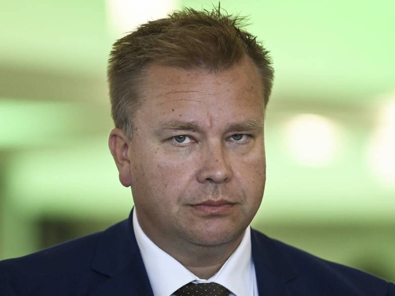 MattaPirkko's tweet photo. Keskustan nykyinen pj Antti Kaikkonen on nimenomaisesti tuomittu ehdolliseen vankeuteen luottamusaseman väärinkäytöstä junailtuaan itselleen vaalirahoitusta säätiöstä, jonka riveissä hän oli vaalirahoituksen myöntämisestä päättämässä. https://t.co/uf5by1QzvX