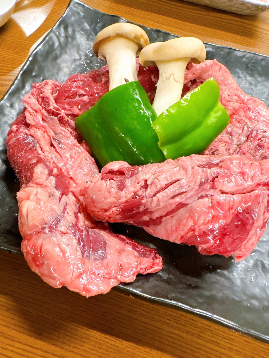 maaaayu341's tweet photo. 夏ネイルにして、駄菓子屋行って、焼肉食べて、ゲーセンに課金した良い休日だった☺️💓 https://t.co/X9pVQlQx6E