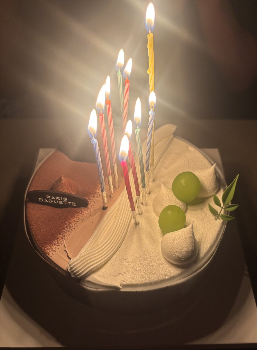 iseunga0808's tweet photo. 히히 저 오늘 생일이에용 
(예쁜 사진이 없어서 꾸꾸꾸였던 날이라두..) https://t.co/ugVVs1GUxQ