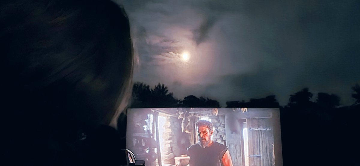ChildLikeQueen's tweet photo. The Odyssey under moonlight https://t.co/wlxitpPQyY