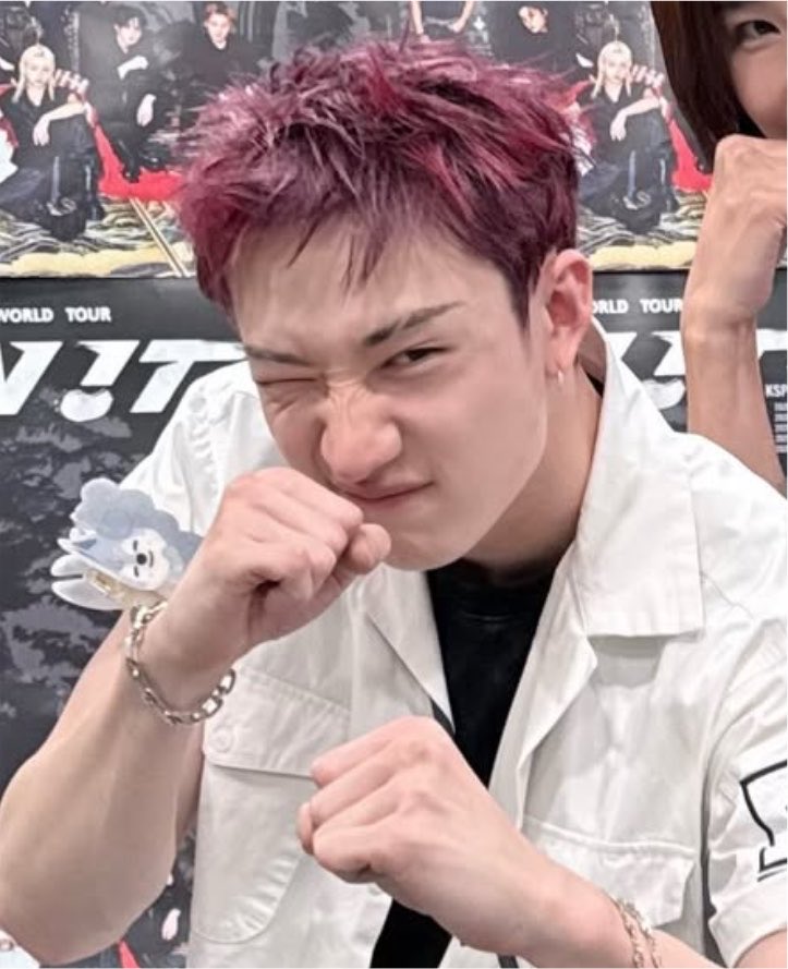gnabnahc_luvs's tweet photo. red hair looks so good on him, he looks so boyish and pretty… i really need a selca https://t.co/a9U3XxekDK