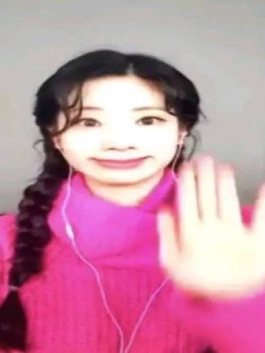 mkiskindacool's tweet photo. 100 moots omg hi guys :3 https://t.co/25mbomtcdl