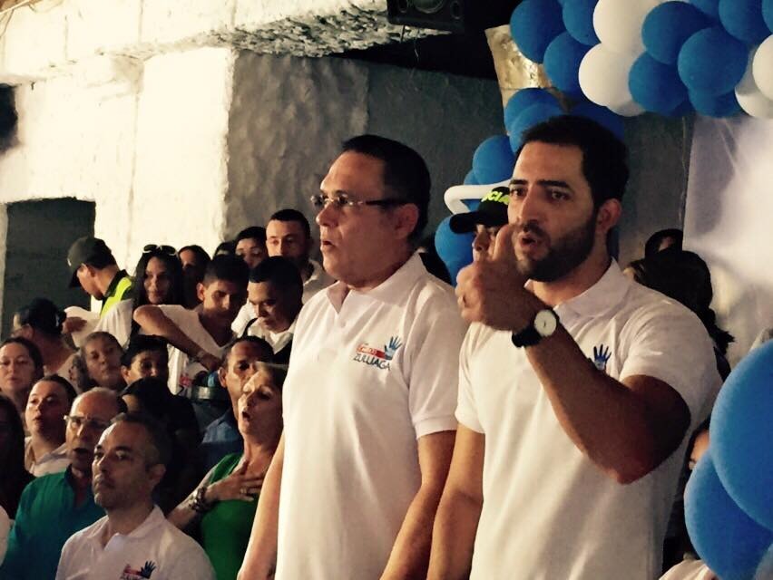 radarcontralor's tweet photo. EL CAMALEÓN DE LA CONTRALORÍA. 🚨 ¿Conservador o ficha del Petrismo? 🧵👇 #EleccionContralor #RadarContralor #ControlFiscal
LA FACHADA "AZUL". 🎭 Carlos Mario Zuluaga ha sabido camuflarse bajo el color del Partido Conservador, presentándose como el hombre de confianza del senador Efraín Cepeda . Sin embargo, esta cercanía es el disfraz perfecto: el partido conservador señalado como uno de los grandes defensores del gobierno de Gustavo Petro en el Congreso en sus primeros años de gobierno, sirviendo de puente para que Zuluaga opere desde la sombra con el visto bueno del Ejecutivo . @PGN_COL @FiscaliaCol @CGR_Colombia @ContraloriaBta @AuditoriaGen @DefensoriaCol @DAFP_COLOMBIA @CNDJ_Col