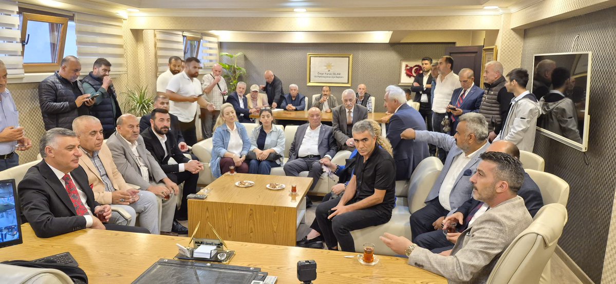 serkansezer06's tweet photo. Bu gün Kars Ardahan Iğdır serhatlılar Birliği federasyonu Başkanı Çetin Nazik   öncülüğünde yönetim kurulu üyeleri ile birlikte  Ak Parti Keçiören Başkan Yardımcı Hemşerimiz @Ercancag36  beyi ziyaret ettik, İlgi, Alaka ve Nezaketleri için teşekkür ederiz.@omerfarukislam https://t.co/45lpYVPjbc
