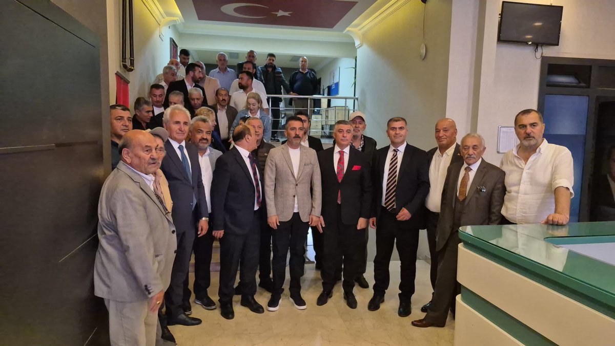 serkansezer06's tweet photo. Bu gün Kars Ardahan Iğdır serhatlılar Birliği federasyonu Başkanı Çetin Nazik   öncülüğünde yönetim kurulu üyeleri ile birlikte  Ak Parti Keçiören Başkan Yardımcı Hemşerimiz @Ercancag36  beyi ziyaret ettik, İlgi, Alaka ve Nezaketleri için teşekkür ederiz.@omerfarukislam https://t.co/45lpYVPjbc