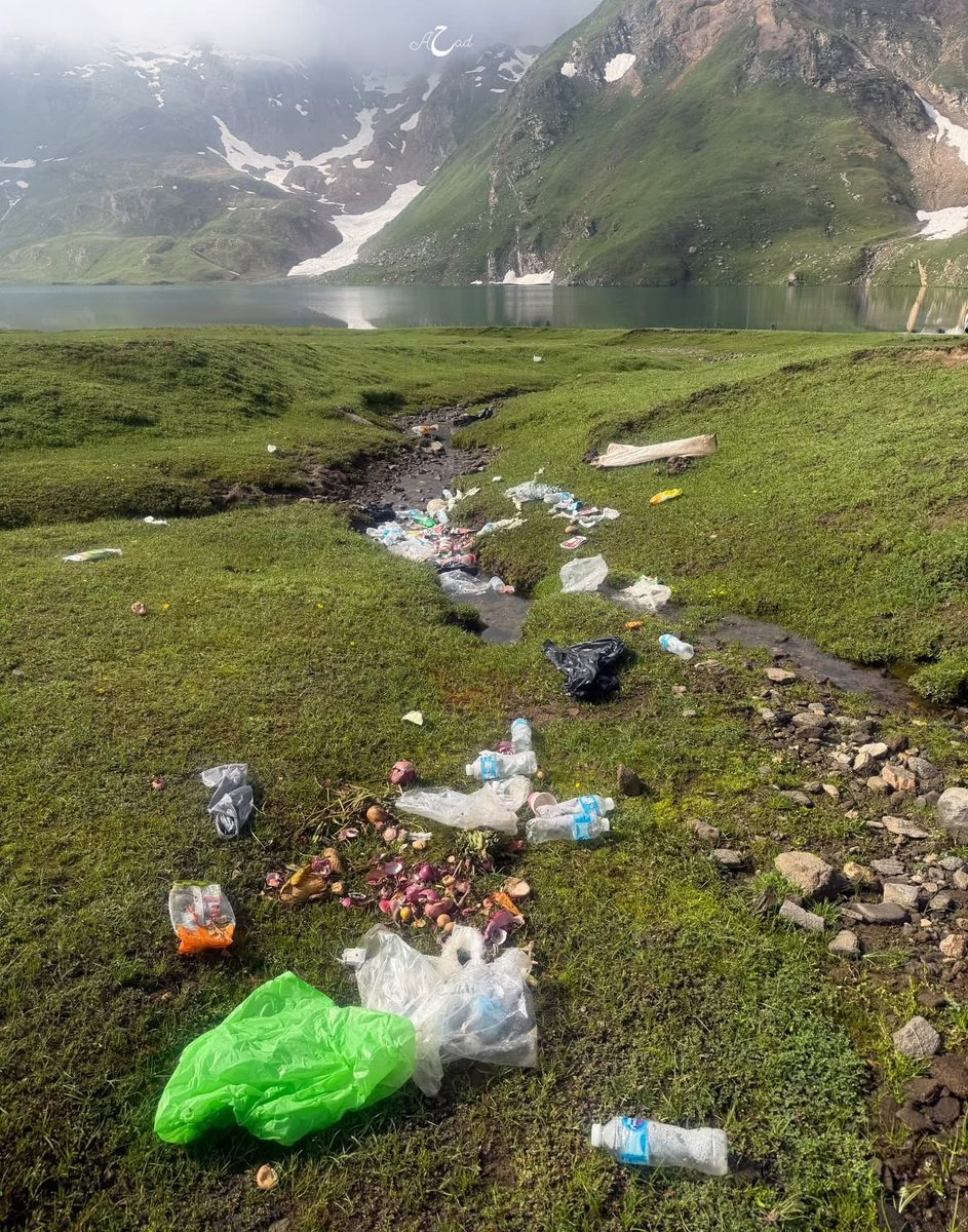 SanaYousafzai9's tweet photo. Respect nature and leave no trash behind. If you're visiting tourist spots, take your trash back with you instead of leaving it behind. Some tourists have left trash in Dodi Pat Sar Lake. Protecting our natural beauty is everyone's responsibility. 🌿♻️
#CleanPakistan https://t.co/fEvjlh1A9T