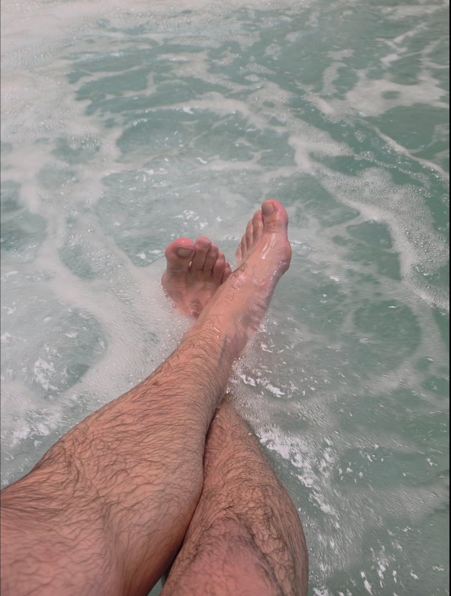 Litjay69's tweet photo. These jets feel like a good foot massage #footmassage #feet #malefeet #gymfeet #footdom #wetfeet #toes https://t.co/nXS0p7vvBb