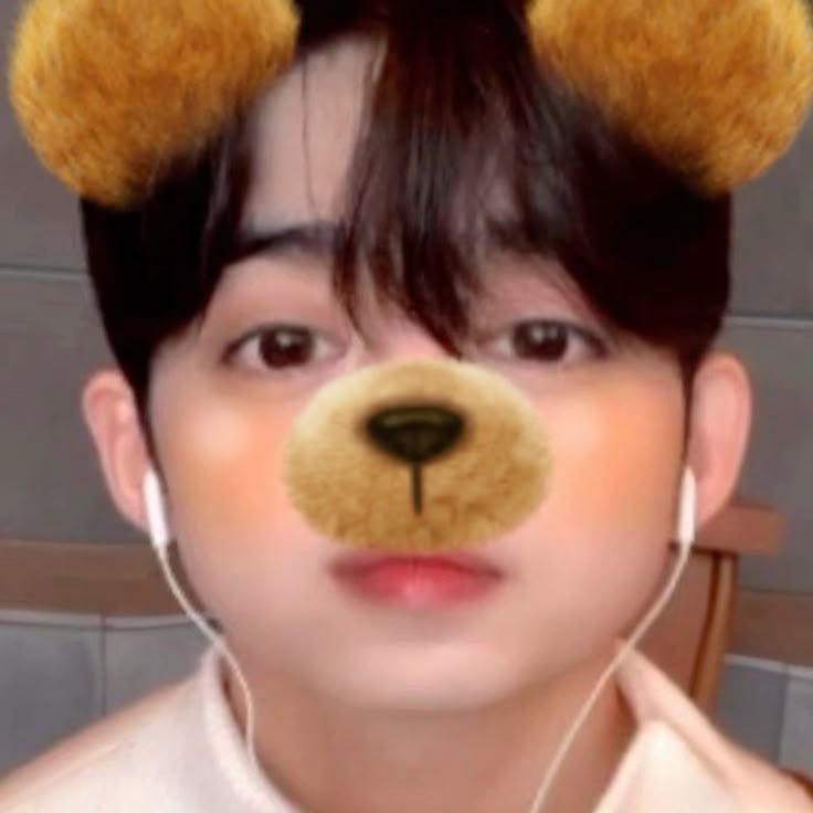 kirisfeh's tweet photo. se você vir isso no seu tml, faça isso!

nome: L. Felipe 
pronomes: ele/dele
altura: 1,67
sexualidade: pan e trans
solteiro?: sim
signo: gêmeos
fuma?: nao
piercings: 0
tatuagens: 0 
cor favorita: azul escuro
comida favorita: macarronada https://t.co/9rhnvRqgrp