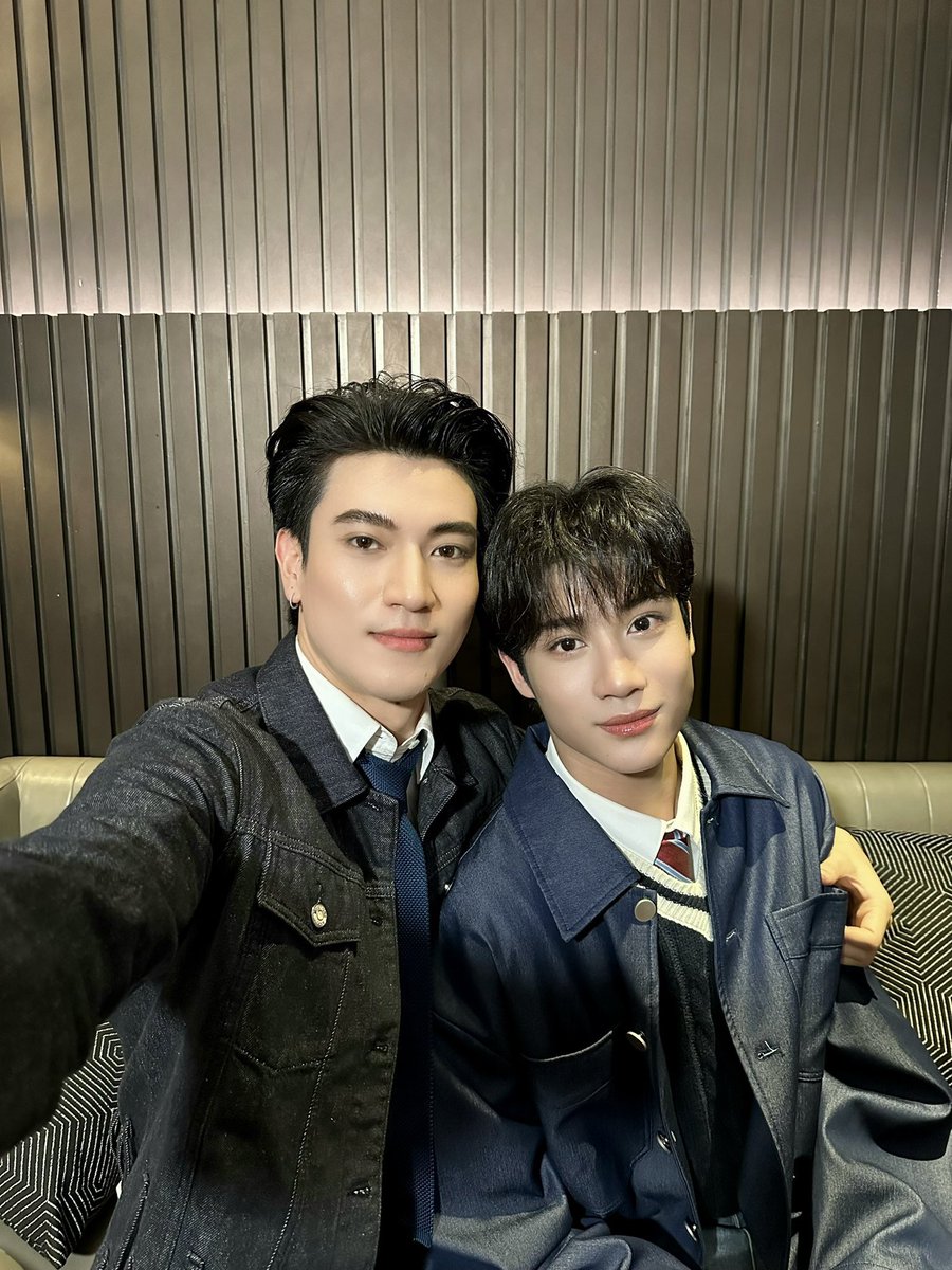 TYY09's tweet photo. ผู้บ่าวเฒ่ากับสาววัยทีน ปีนอายุลงไปหาบ่ได้ https://t.co/RVwBGvrs0S