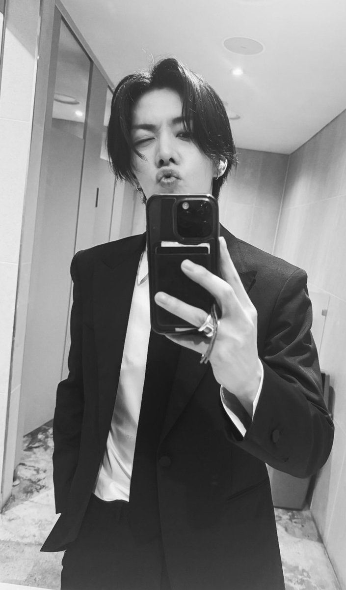 likechaco's tweet photo. 왕자님,,,,,,,제발 저요 https://t.co/dXtSktqMq9