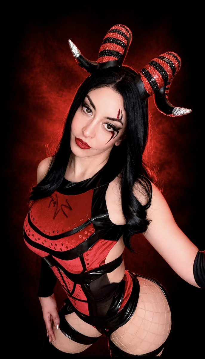 Fabinui's tweet photo. Stephanie Vaquer Cosplay | Fabibi 

Traje 100% hecho a mano cuidando cada detalle de esta versión. Llegando a Chile ya tengo planeada otra versión de Stephanie así que atentos !!! 

Sesión foto estudio espero les guste ❤️🖤

#stephanievaquer #stephanievaquercosplay #wwe #laprimera #fabibi #fabinui #chilena #chile #usa #cosplaymaster