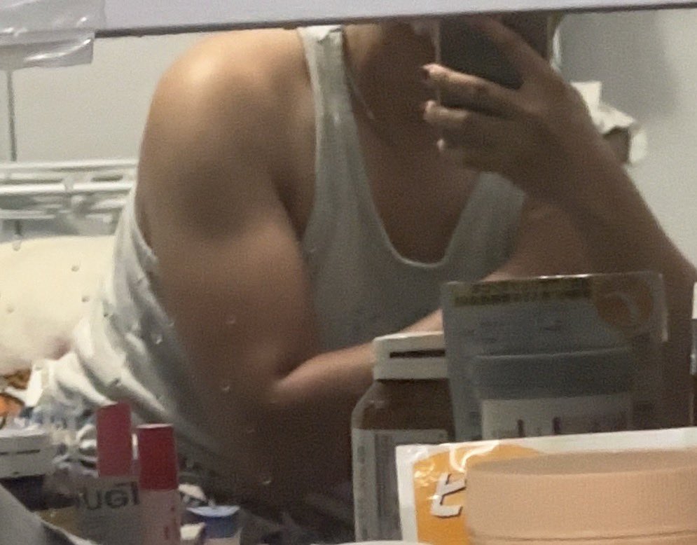 melonerman_'s tweet photo. แทนไลน์ไม่เคยหายไป😔 กล้ามจิ๋วนอกนั้นไขมัน https://t.co/zaf1bVNMXp