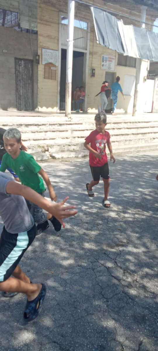 BBarleidys's tweet photo. Plan de la calle en saludo al 26 de julio , Dia de la Rebeldia Nacional, en el paseo Martí. Municipio Majagua 
#100AñosConFidel 
#CiegoDeAvila https://t.co/LmtSCTIinO