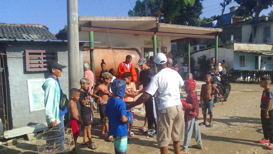 BBarleidys's tweet photo. Proyección comunitaria barrio vulnerable la piñera C/P Lugones. Municipio CAV
#100AñosConFidel 
#LatirAvileño https://t.co/GAqvq4ufeC