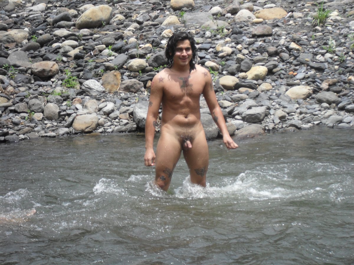 DavAlejo2's tweet photo. ...¿O será que me voy a pelar nalga al río? https://t.co/QMCv47t3kB