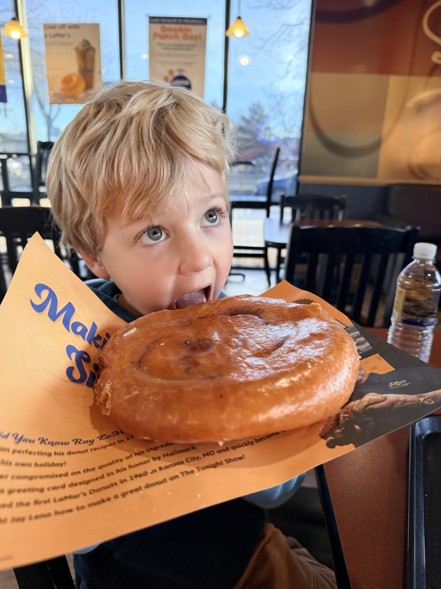 LaMarsDonuts's tweet photo. Every morning before most people are awake, our bakers are already mixing, cutting, frying, filling, icing, and decorating the donuts you'll enjoy later that day. 

Fresh isn't a slogan. It's how we've always done it. https://t.co/CSoNYt9M4B
