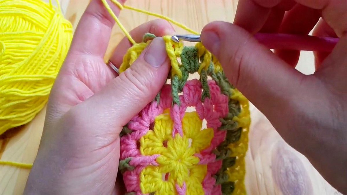 Jess07131051's tweet photo. Just finished my first handwoven fabric coaster!  No fancy tools, just yarn and my little fingers. Small projects = big creative wins https://t.co/oUQ9oEGZbx