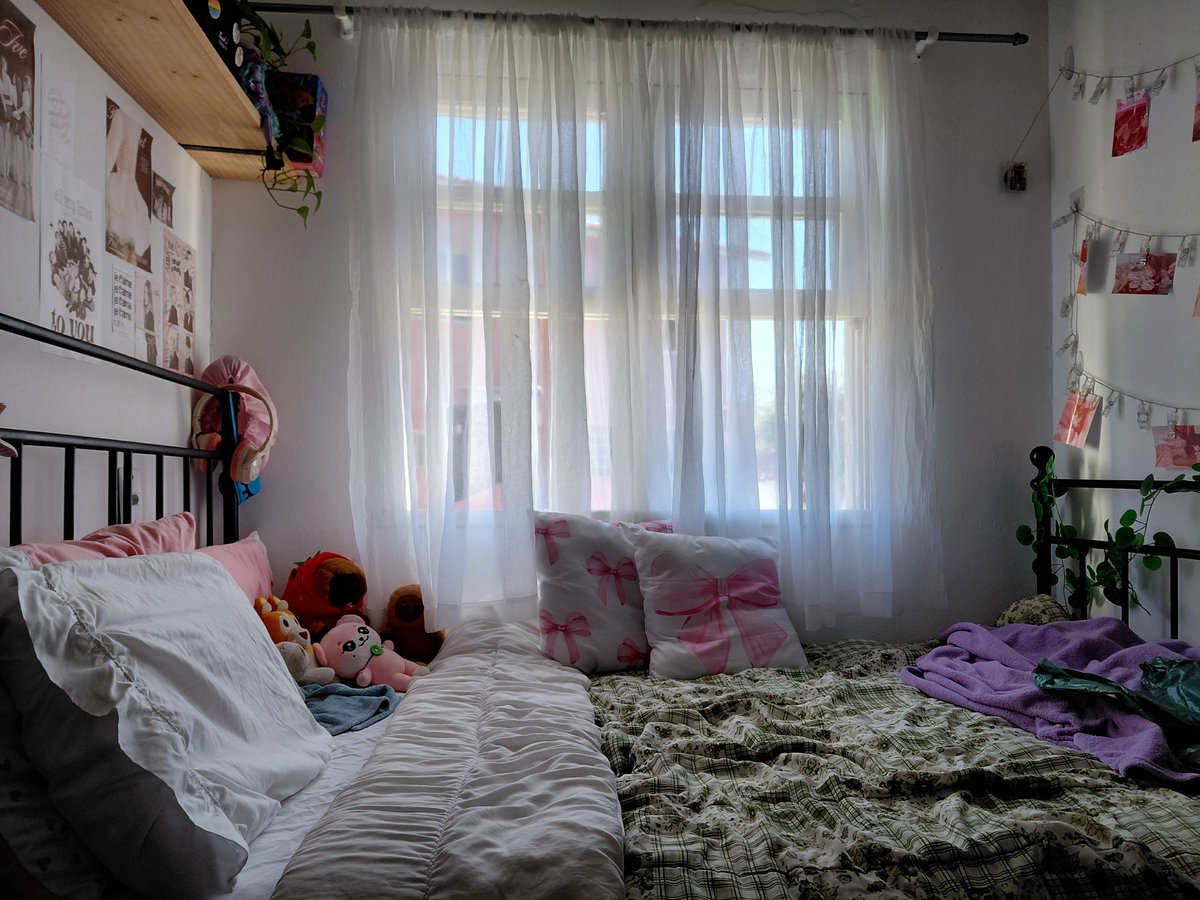 ichocoseo's tweet photo. e  esse  foi  o  resultado!!  quarto  arrumadinho  e  cheiroso  (ㅅ´ ˘ `)𖹭  miha  de  16  anos  com  depressão  esta  feliz  internamente  de  termos  saído  disso. https://t.co/LSG1QUhZ1N
