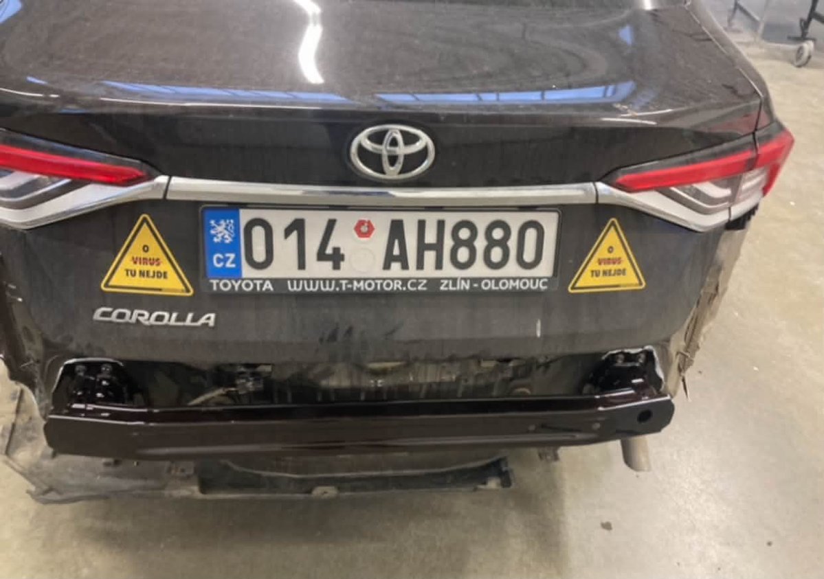 parkovanivpraze's tweet photo. Pročpak si někdo asi nechal na míru udělat takovéhle zvláštní zmačky? 🤔 https://t.co/BTZNXq4Sy7