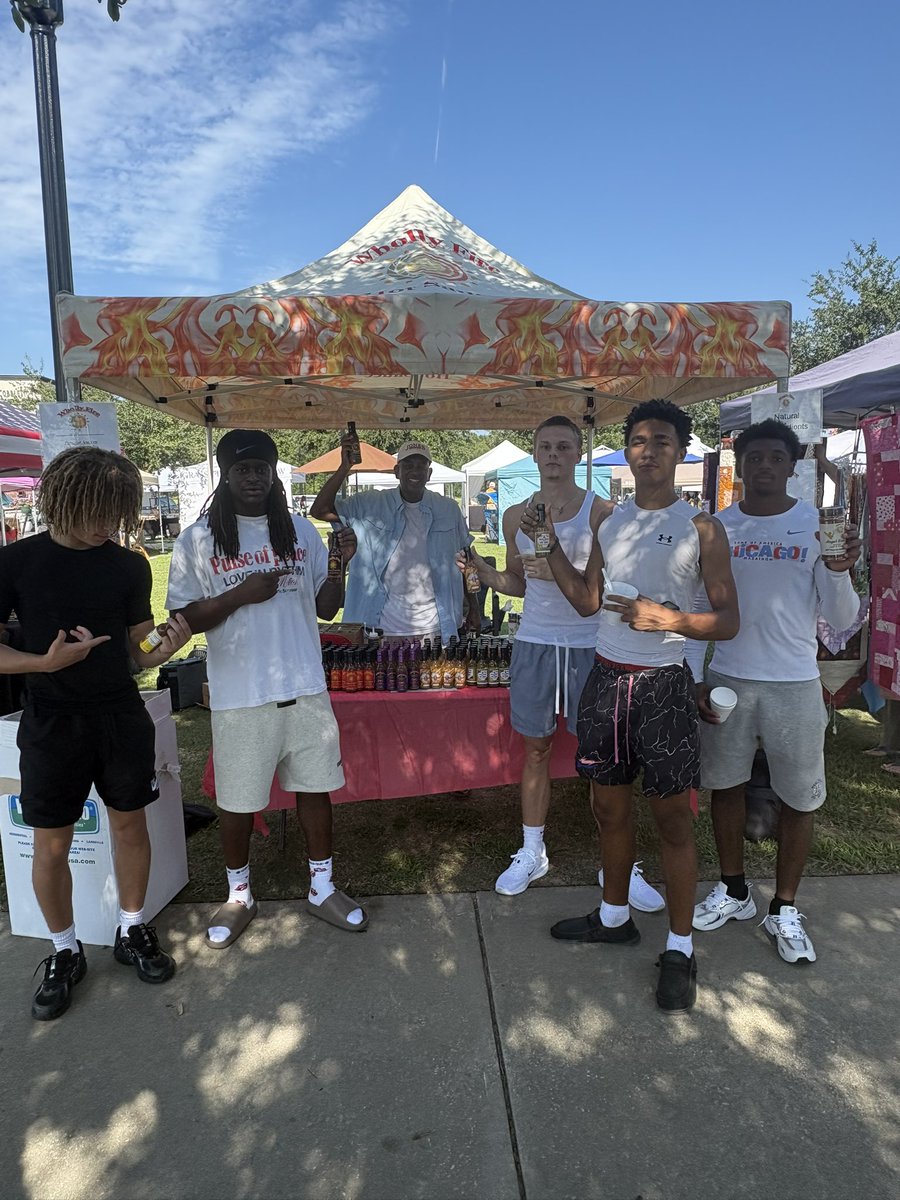 ALRaysFootball's tweet photo. Farmers Market! Saturday meetings, breakfast 🌯, and farmers market!! What a great day 🙌🙏 https://t.co/t6pKBNkalv