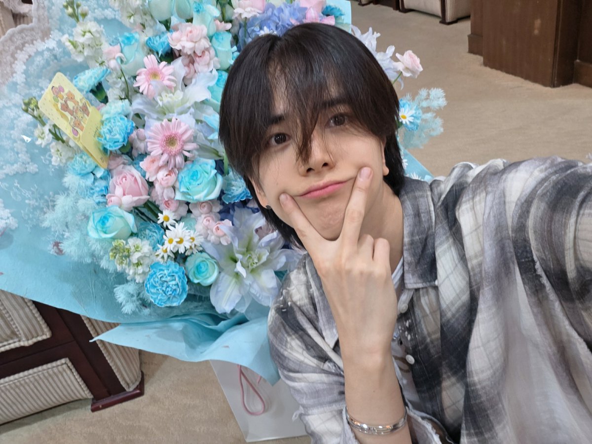 deobimom's tweet photo. #YOUNGHOON #영훈 XHS UPDATE

谢谢 上海 😜 

https://t.co/YxY00oPvqX https://t.co/oMQodgnOyg