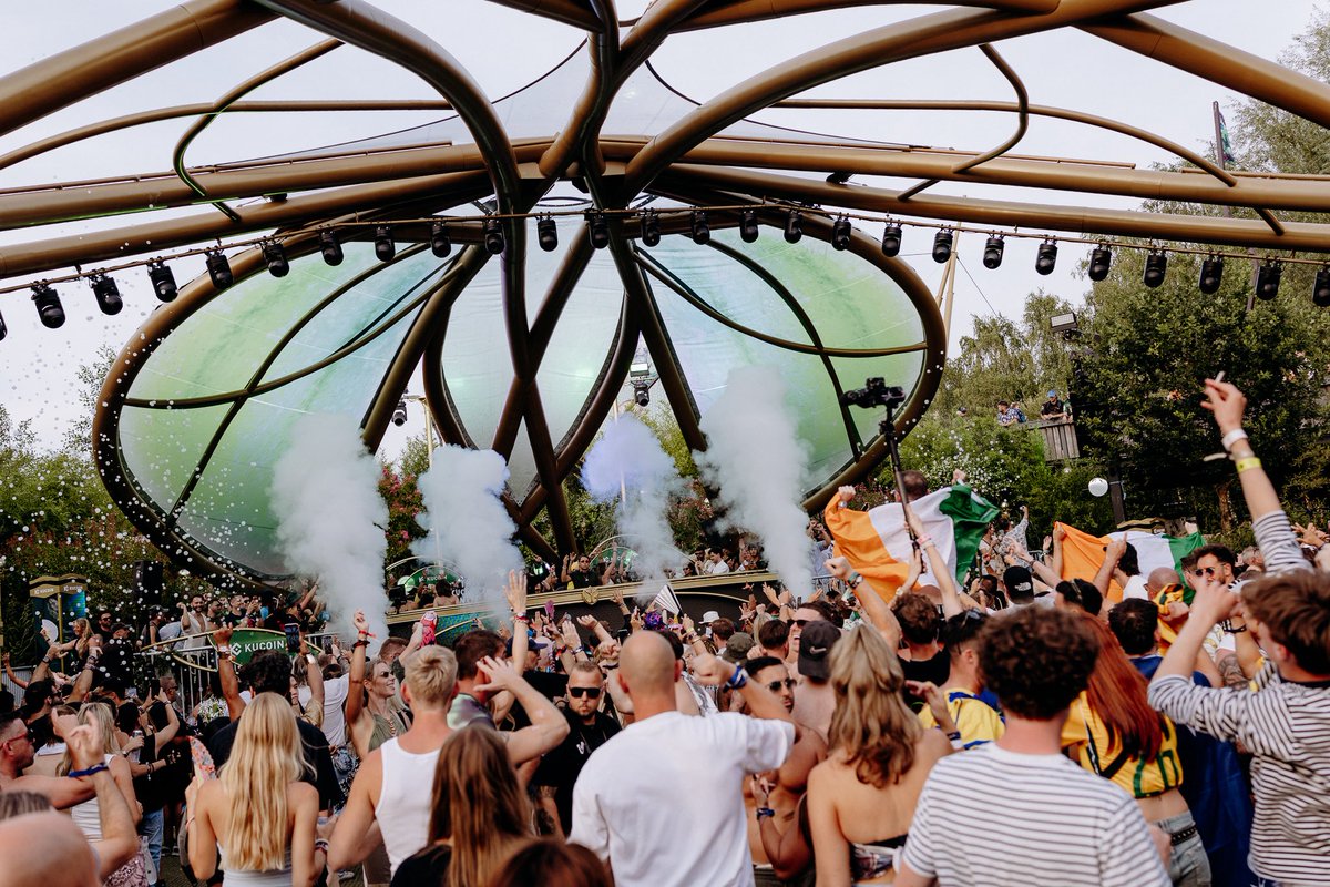 Tomorrowland tweet media