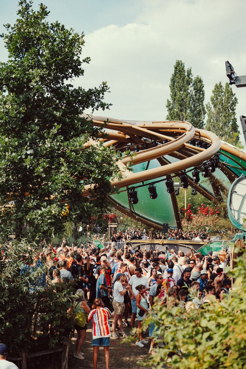 Tomorrowland tweet media