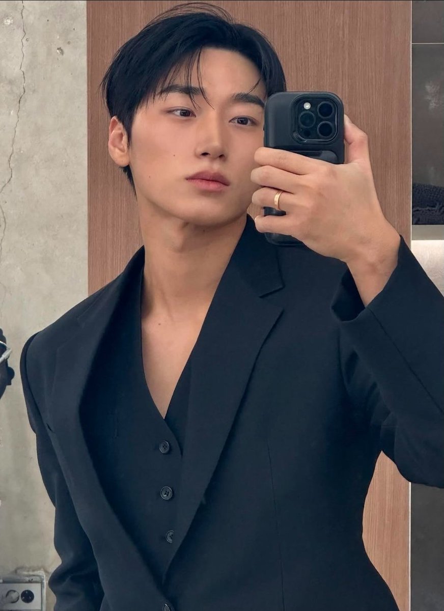 npomvtt's tweet photo. Muito amigos ❤️! San (ATEEZ) contou que ele e Kai (EXO) sempre se encontram quando tem tempo e que ao pedir para ele gravar o challenge de "BAD" o Kai respondeu "Claro. O que eu não faria por você? Eu posso fazer tudo por você." https://t.co/IwECWXHZD4