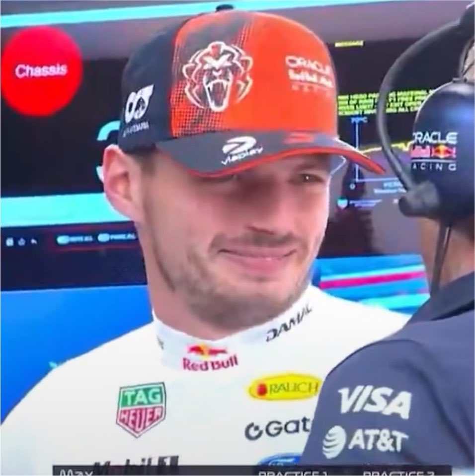 veraylec's tweet photo. max before                        max after
driving rb22                       driving rb22 

my poor baby https://t.co/hwAnIgrjFh