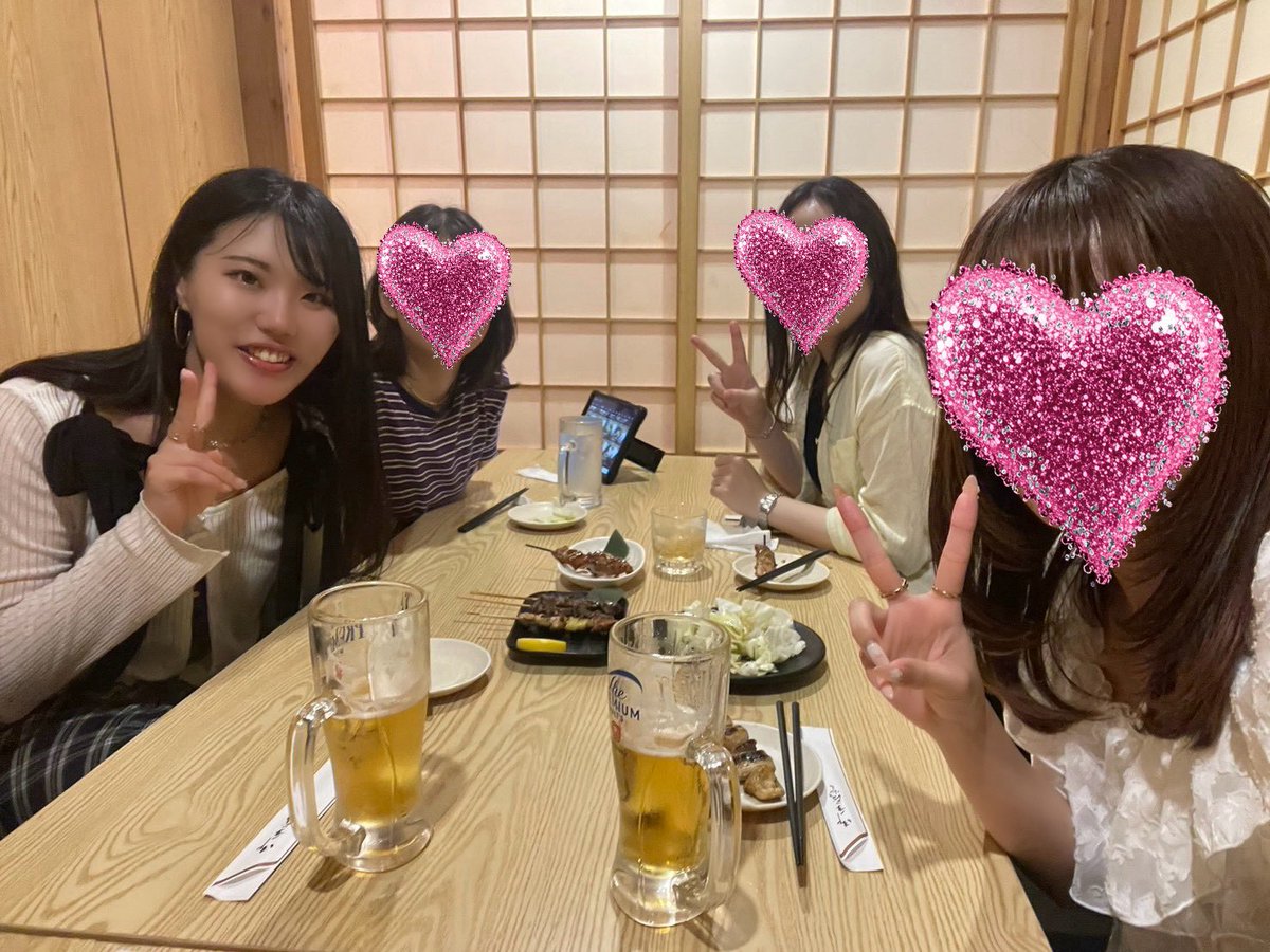 esk_cos's tweet photo. 専門時代の友達と飲んできたーーー！！！4人揃ったの久々すぎて楽しすぎた💕友達の推しからのファンサトークで自分のことでもないのにガチ泣きしてしまって笑われたwww
そして暑さで前髪終わってる😇 https://t.co/cCSEoMajfV