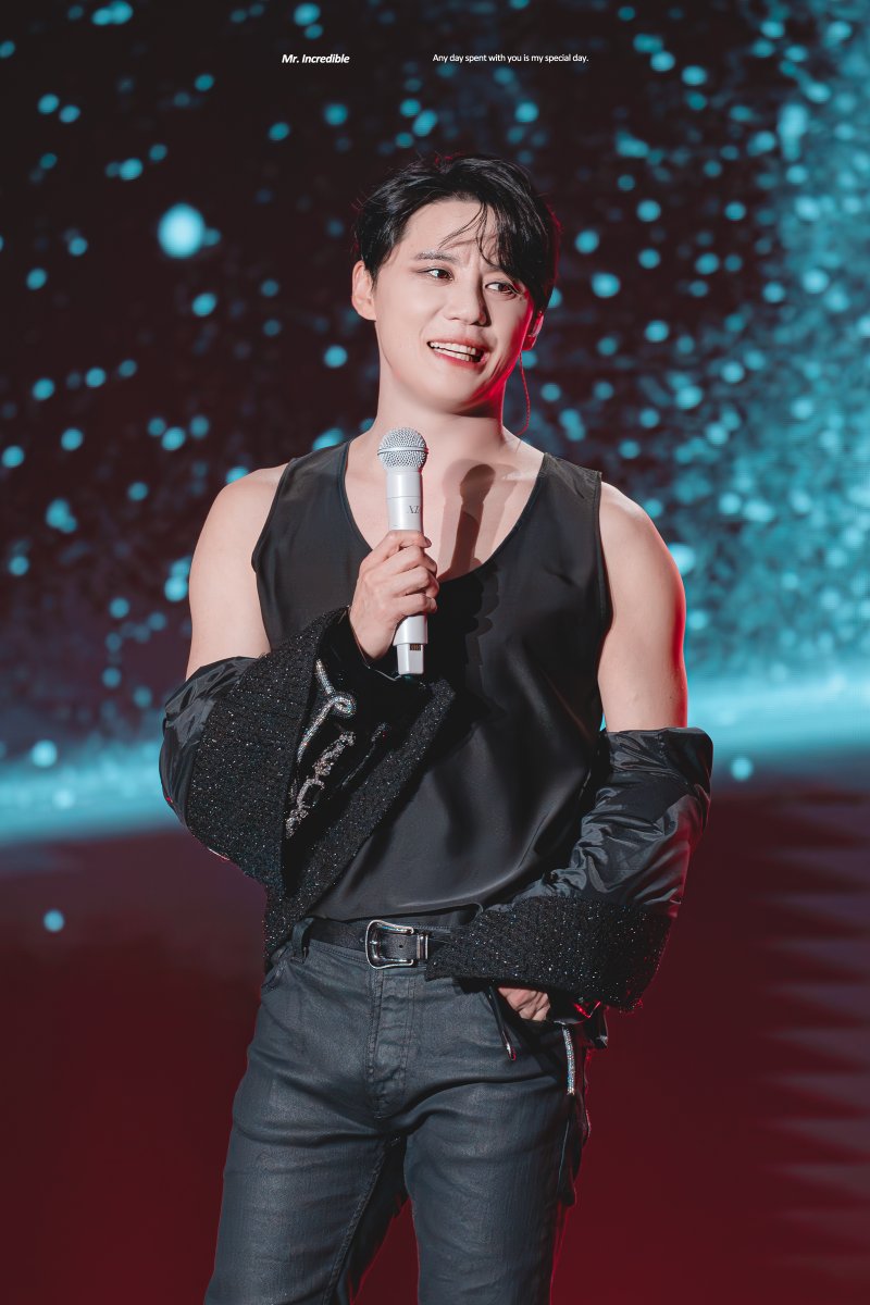 lucylallaice's tweet photo. 260719 [📢안전안내문자] 
싱가포르 시아준수 HOT 특보 발효중🔺. 코코넛들의 체감온도가 급격히 상승할 수 있으니 심박수 관리와 충분한 물 마시기 등 건강에 유의바랍니다..❤️‍🩹 #김준수 #XIA https://t.co/uXOVDpaCkO