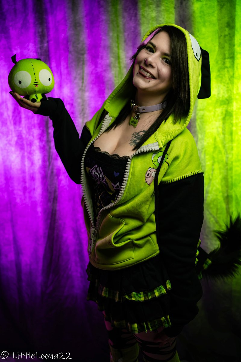 Littleloona22's tweet photo. Forgot to post these. Oops. The answer is Gir. Always bring that Gir energy. 🖤😋
#kemonomimi #puppygirl #Gir #InvaderZim #Waffles https://t.co/FoG4Z6eVsy