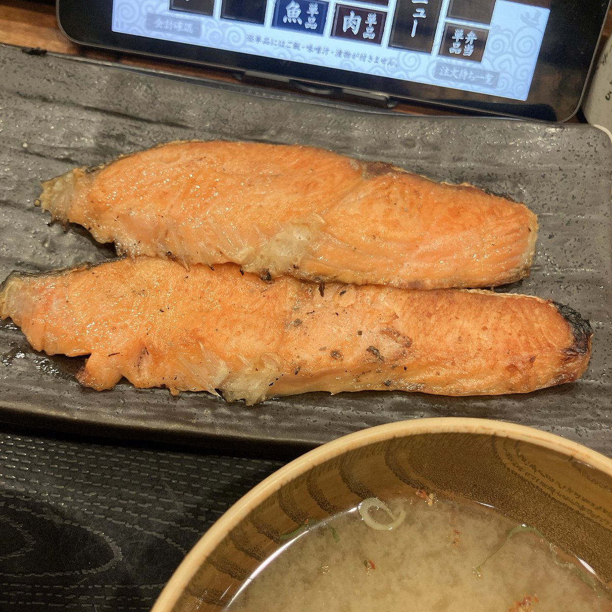 HIGEO_'s tweet photo. しんぱち食堂美味すぎる
ほっけと銀鮭が好き過ぎて毎回迷う https://t.co/dRvHgJjcPe