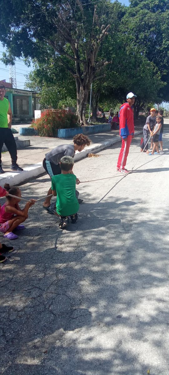 BBarleidys's tweet photo. Plan de la calle en saludo al 26 de julio , Dia de la Rebeldia Nacional, en el paseo Martí. Municipio Majagua 
#100AñosConFidel 
#CiegoDeAvila https://t.co/LmtSCTIinO