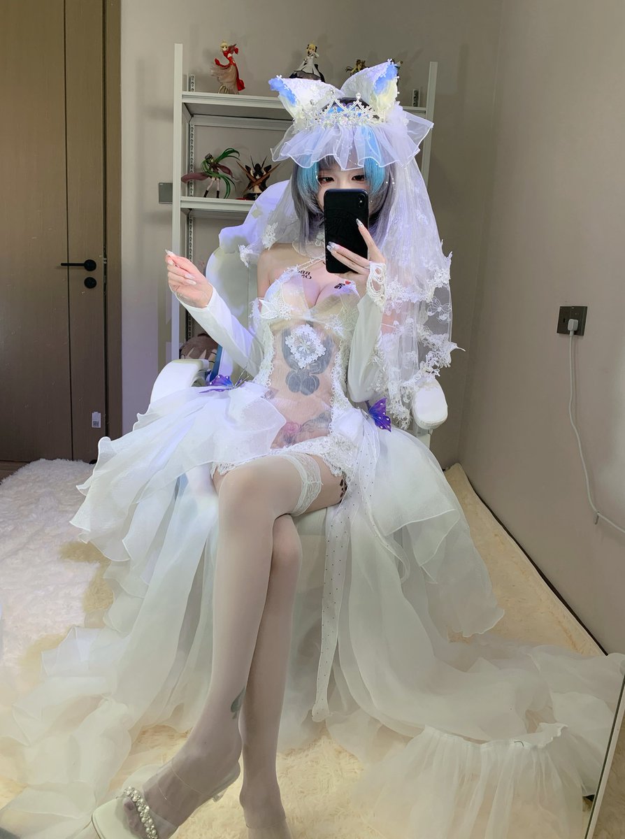 LunaMewqaq's tweet photo. 指挥官大人
柴郡的婚纱好看吗？♠️

#白丝  #母狗 #反差 #肉便器 #飞机杯 #BBC #QOS #碧蓝航线 #柴郡 #cosplay 

@Xiaoxiaofoer
@Xiaoxiaoyyii
@Xiaoxiaoggii 
@TaoHuaBang https://t.co/nz5uzfz1Zn