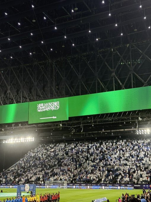 _ovcy's tweet photo. الحبيب يقول اتمنى اشوف الازرق كثير بالملعب مايدري عندنا جمهور سبايك يحسبون عيب يلبسون لون ناديهم 😂 https://t.co/GY0VVmHjSy