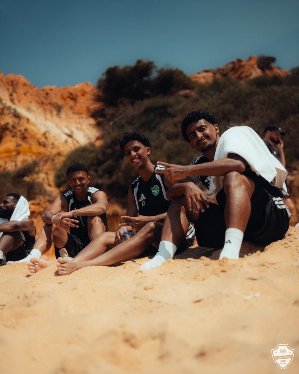 ALAHLI_FC's tweet photo. 💪

#الأهلي | #بطل_القارة_في_البرتغال https://t.co/YRZ9nfkPNA