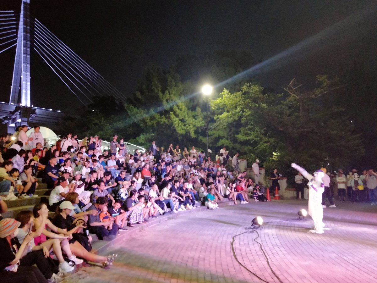 Cell_666's tweet photo. #天保山手持ち花火大会

毎年沢山の方が
楽しそう動画を撮ってくれてるんやけど

その動画は一体何処へ行ったの？？

自分だけで楽しむなんてズルい！

是非とも沢山アップロードして見せて下さい！

#赤い翼 https://t.co/3aOq8PRM7l