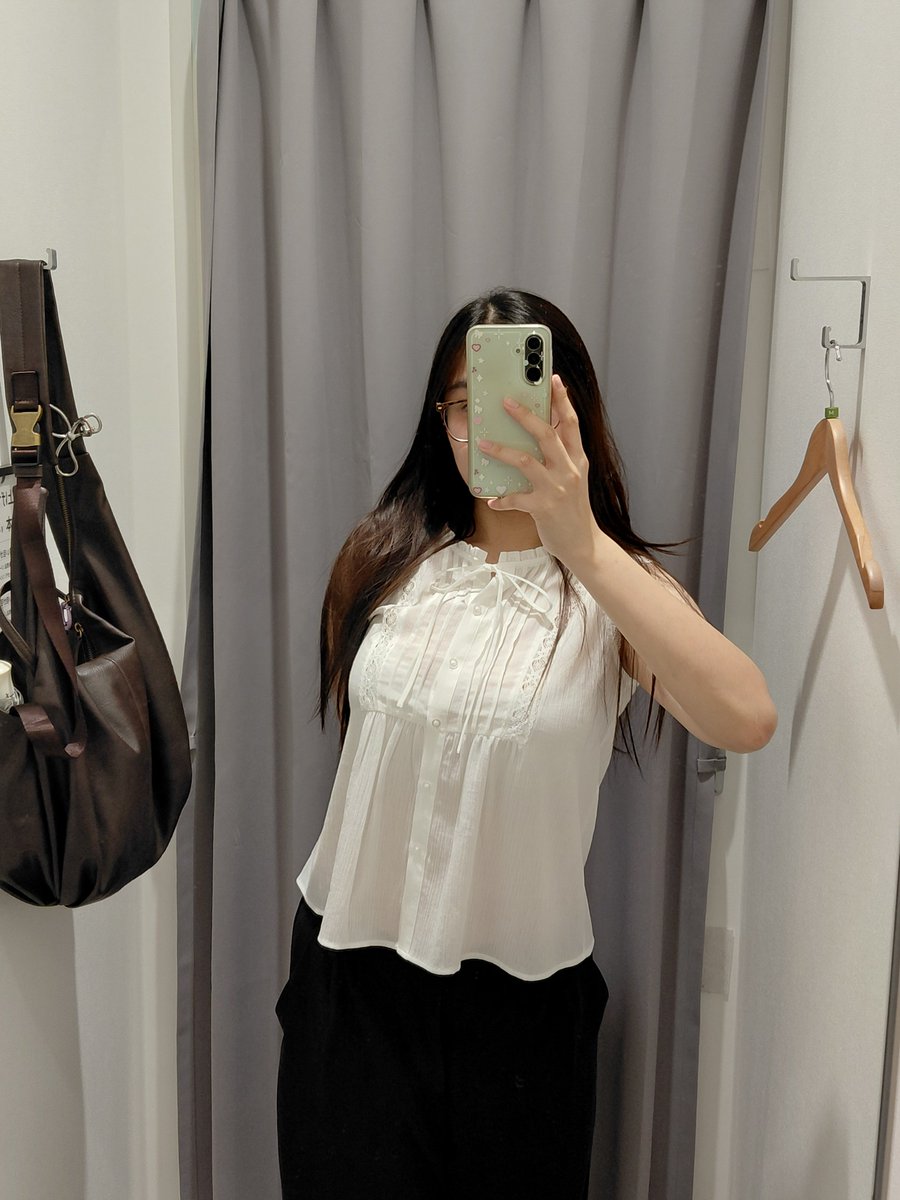 titiphocil's tweet photo. ini aku coba pake supaya ad gambaran!!

rok polkadotnya juga dijuall tp ga kefotoo 280k ya kalo mauu https://t.co/O7oWZTe7Nb