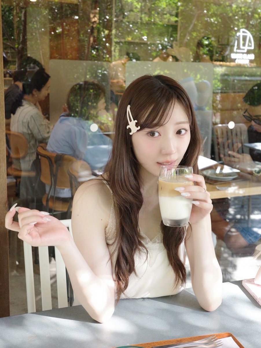 hinamaru1188's tweet photo. りのちゃん、1日お疲れ様でしたぁ☺️✨
インスタでカフェでの素敵な写真の投稿ありがとう😊🎵
お洋服全体のシルエットとヘアピン、カバンから靴まで夏っぽくてほんとかわいい💭
この暑さだからカフェもだけど、ランニングも秋からだね😅
自分もしたい事あるけど秋まで待とうと思います💦
#りのりのりー https://t.co/bJpDdoIkjs