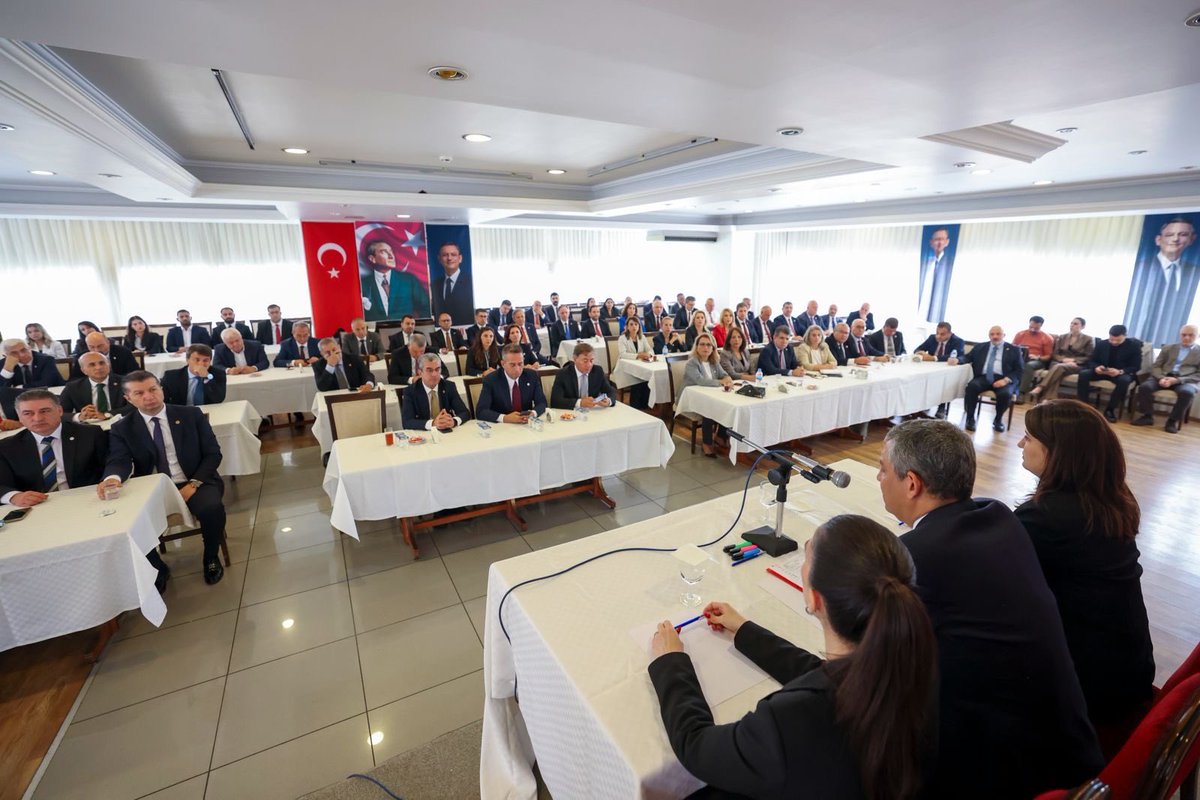 YeniParti_2026's tweet photo. Genel Başkanımız Özgür Özel, Ankara’da Anadolu Kulubü’nde düzenlenen Parti Meclisi ve Merkez Yönetim Kurulu toplantılarımıza başkanlık etti. https://t.co/1yjeciFGcM
